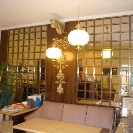 Gasthof Kaloz Fregatt Panzio & Etterem Tata